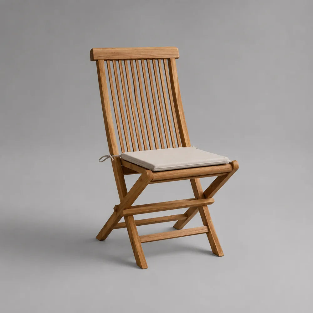 Sedia da giardino pieghevole in legno massello con schienale a doghe e cuscino colore legno naturale e beige