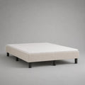 Letto matrimoniale 160x200 cm struttura a piattaforma imbottita in tessuto poliestere beige con gambe in acciaio nero forma rettangolare senza testiera