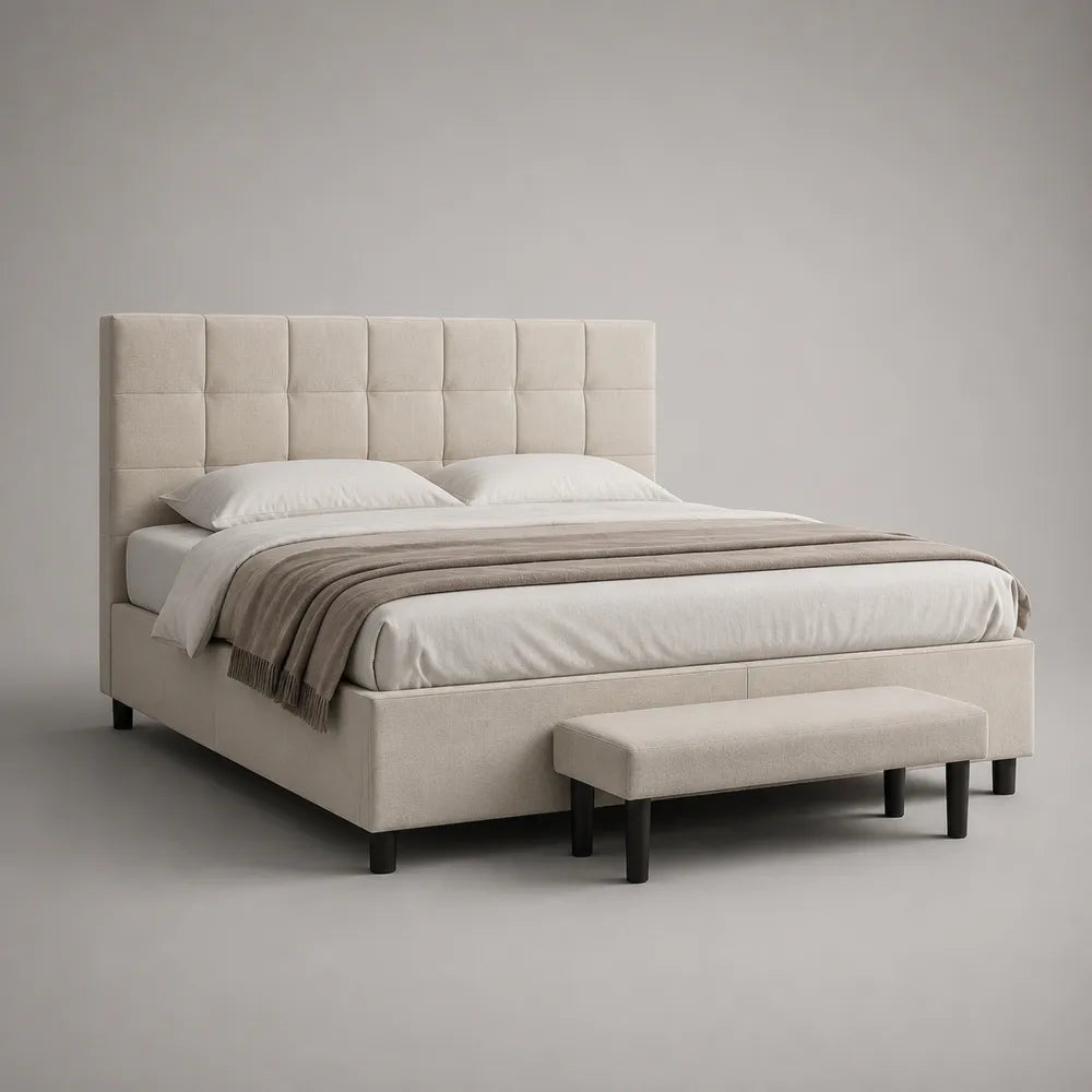 Letto matrimoniale 160x200 cm imbottito in tessuto poliestere beige con testiera capitonné e panca coordinata gambe in acciaio nero forma rettangolare